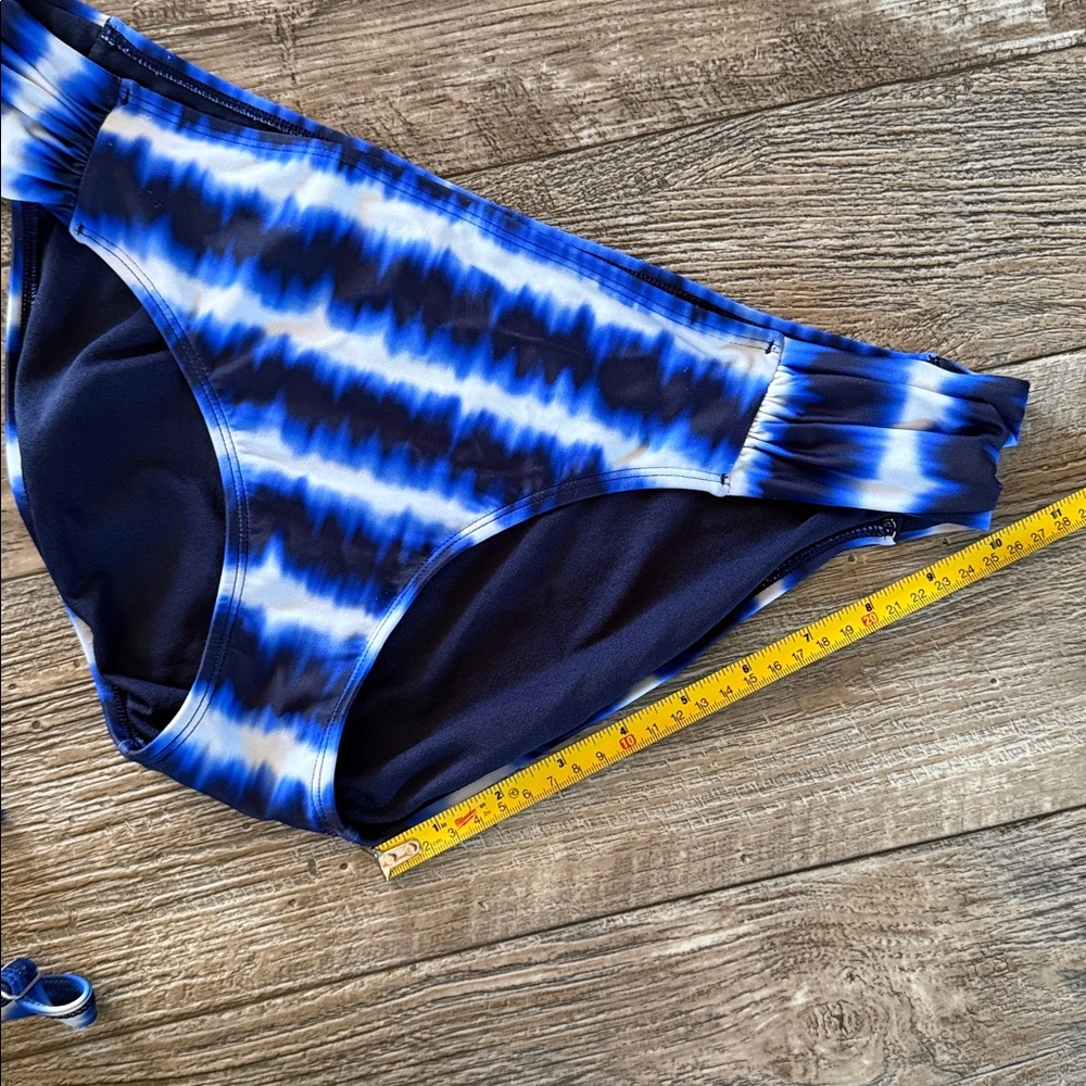 Athleta Blue and White Tie-Dye Bikini Set, Top 38DDD, Bottom Large - Picture 13 of 13